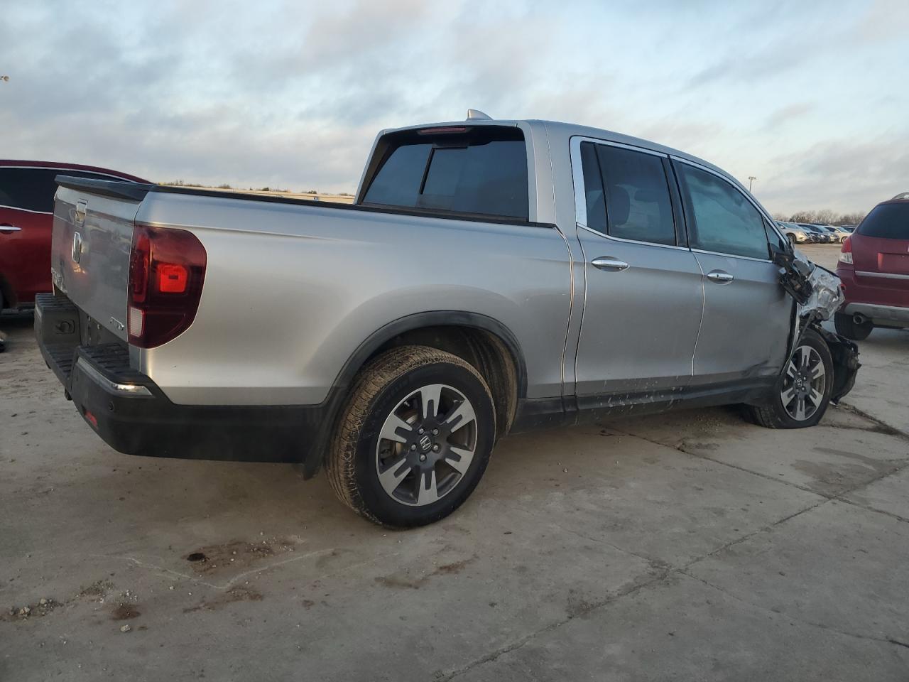 2017 HONDA RIDGELINE - Фото 3
