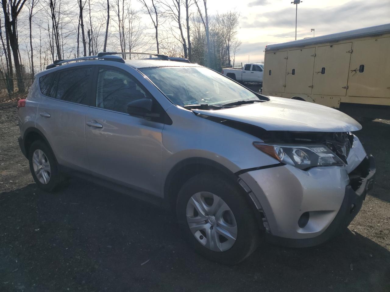2015 TOYOTA RAV4 LE - Image 4