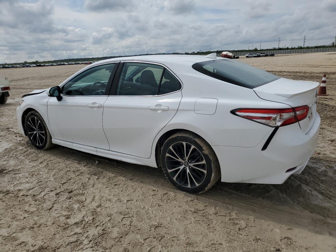 2020 TOYOTA CAMRY SE - Image 2