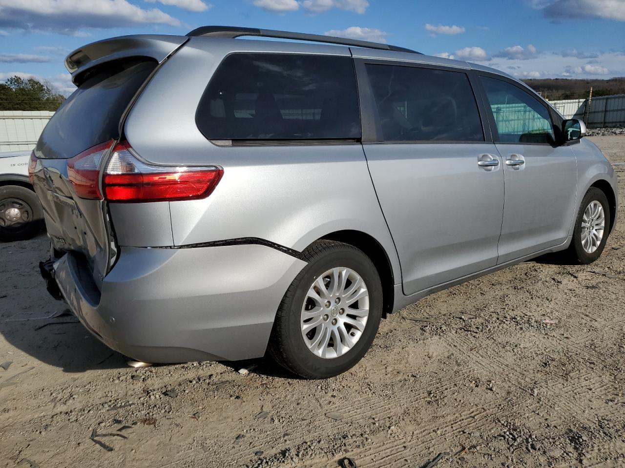 2015 TOYOTA SIENNA XLE - Фото 3