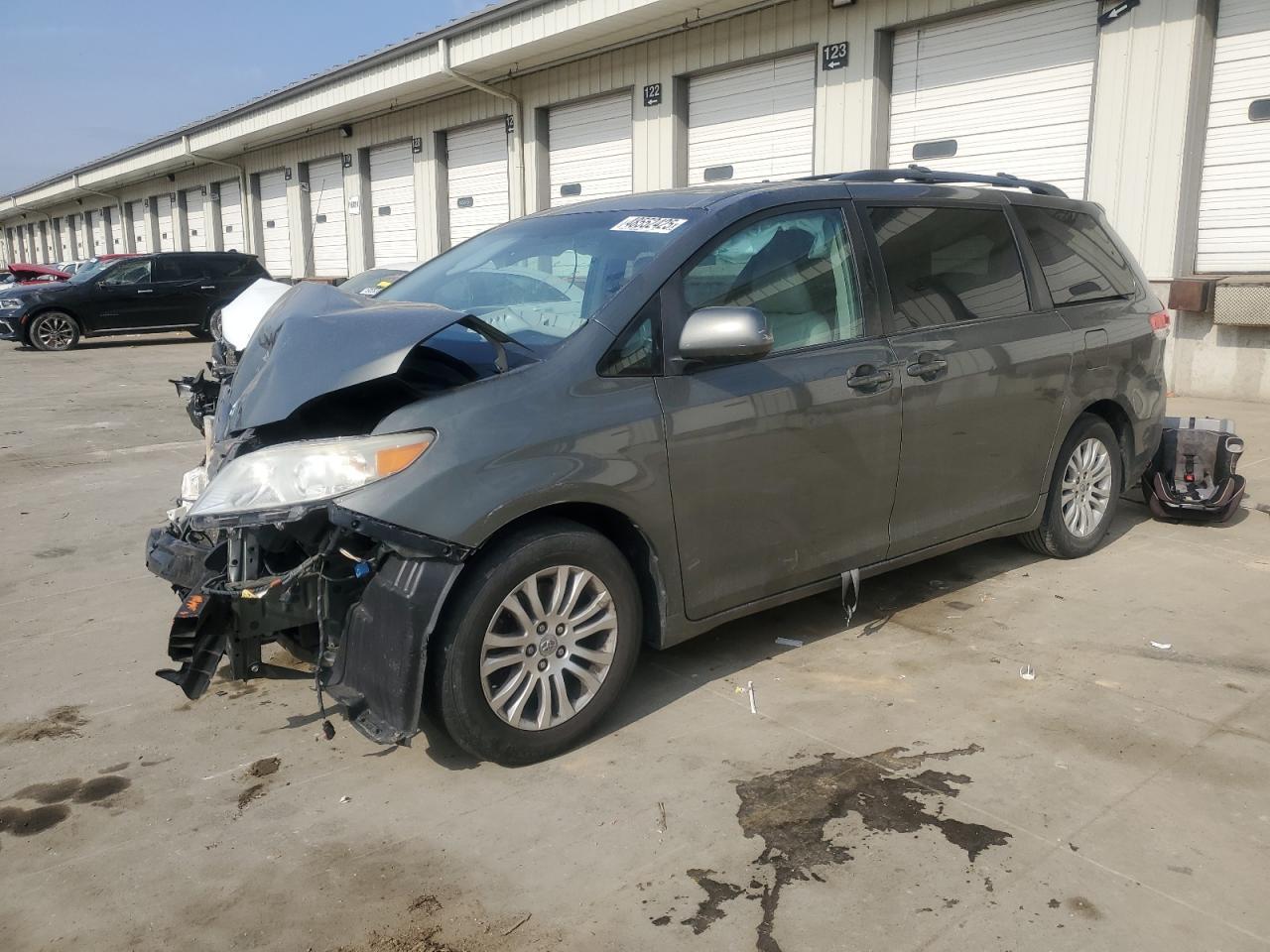 2011 TOYOTA SIENNA XLE