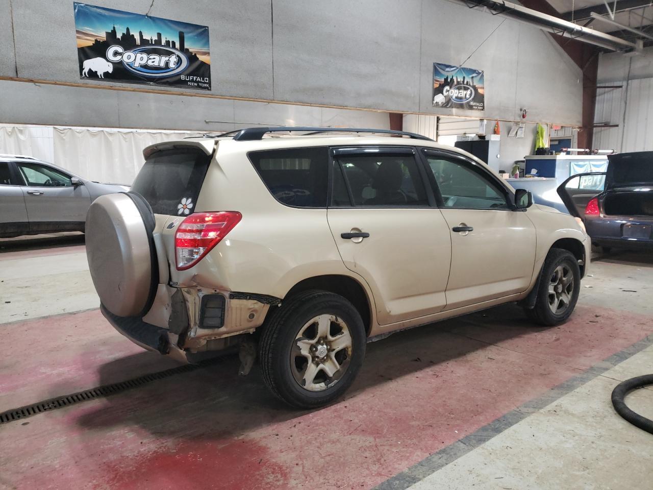2011 TOYOTA RAV4 - Фото 3