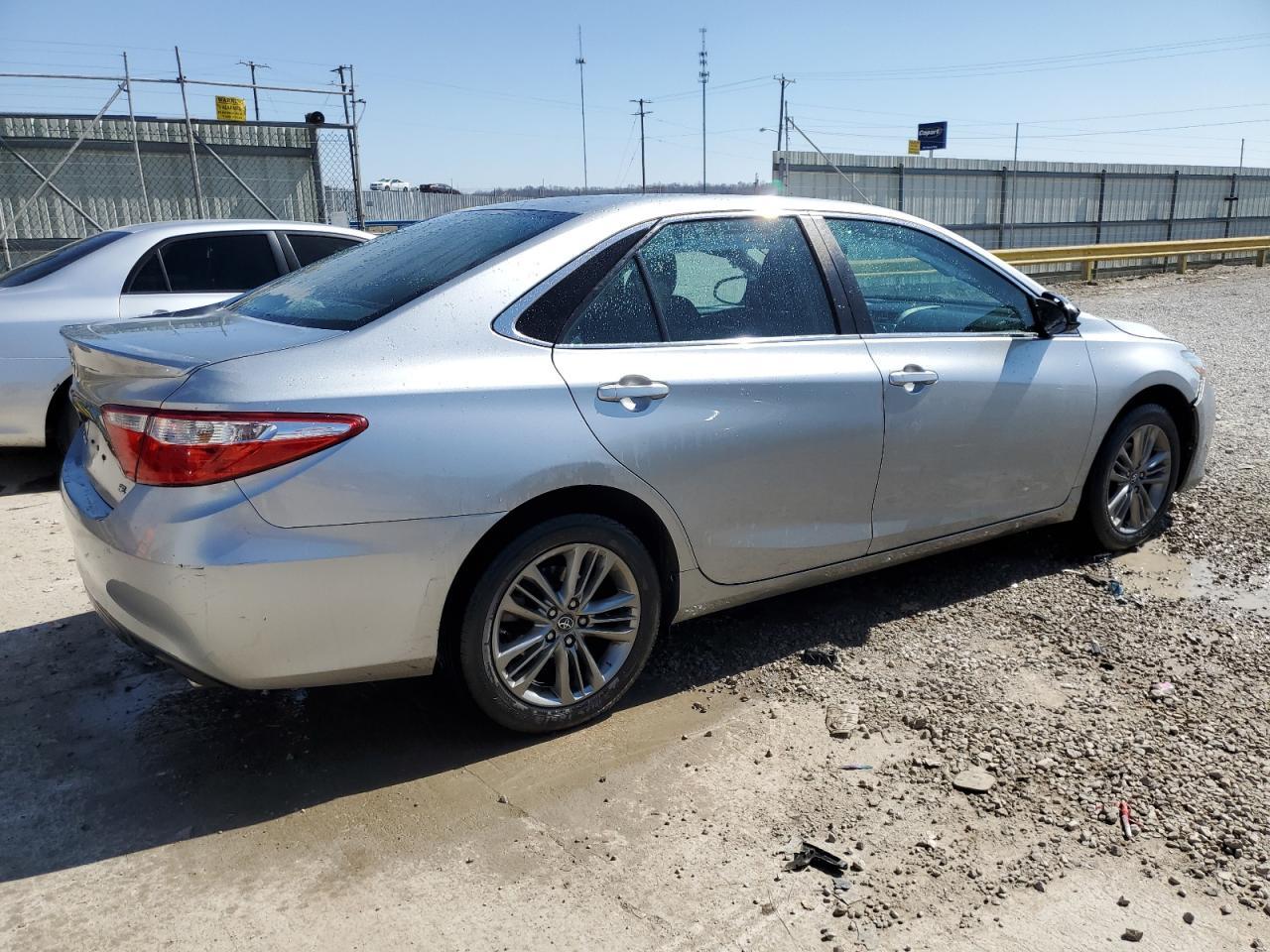 2016 TOYOTA CAMRY LE - Фото 3