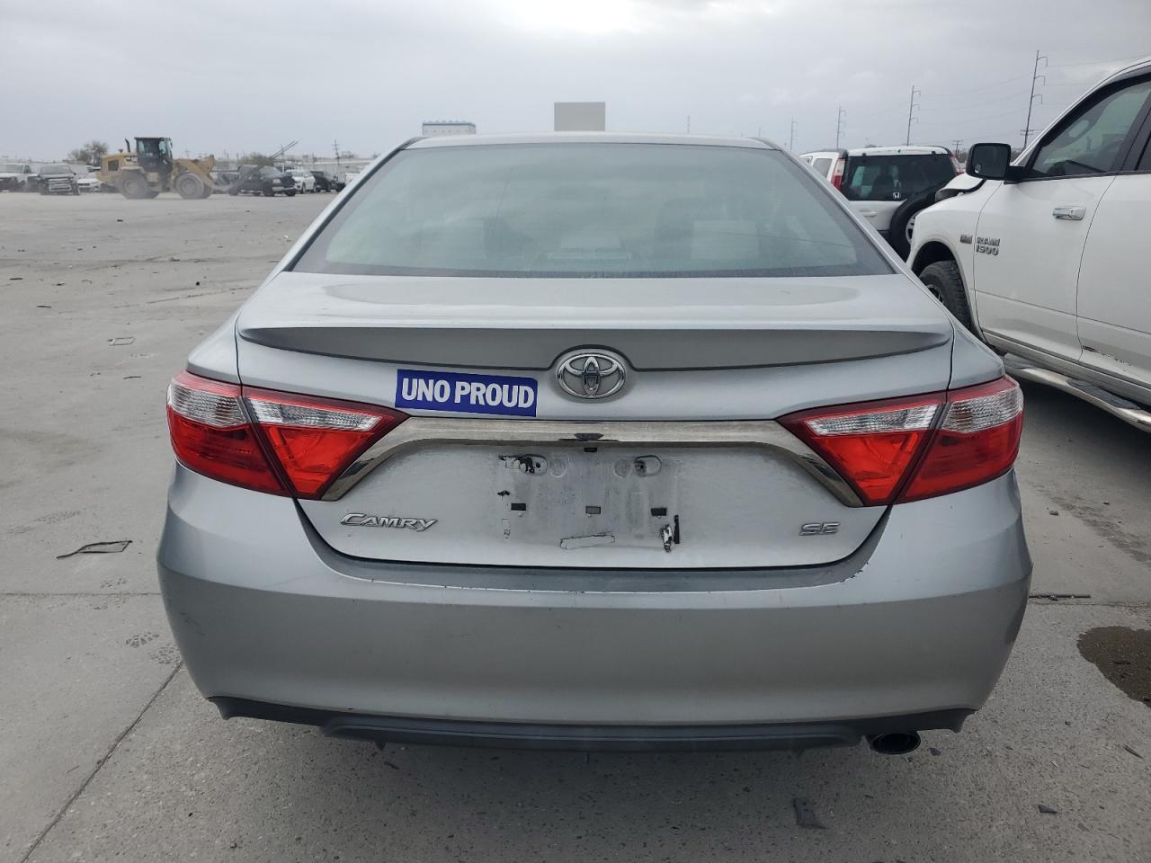 2016 TOYOTA CAMRY LE - Фото 6