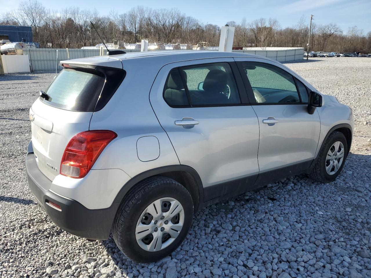 2015 CHEVROLET TRAX LS - Image 3