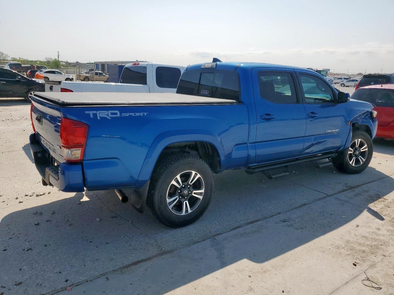 2017 TOYOTA TACOMA DOU - Фото 3