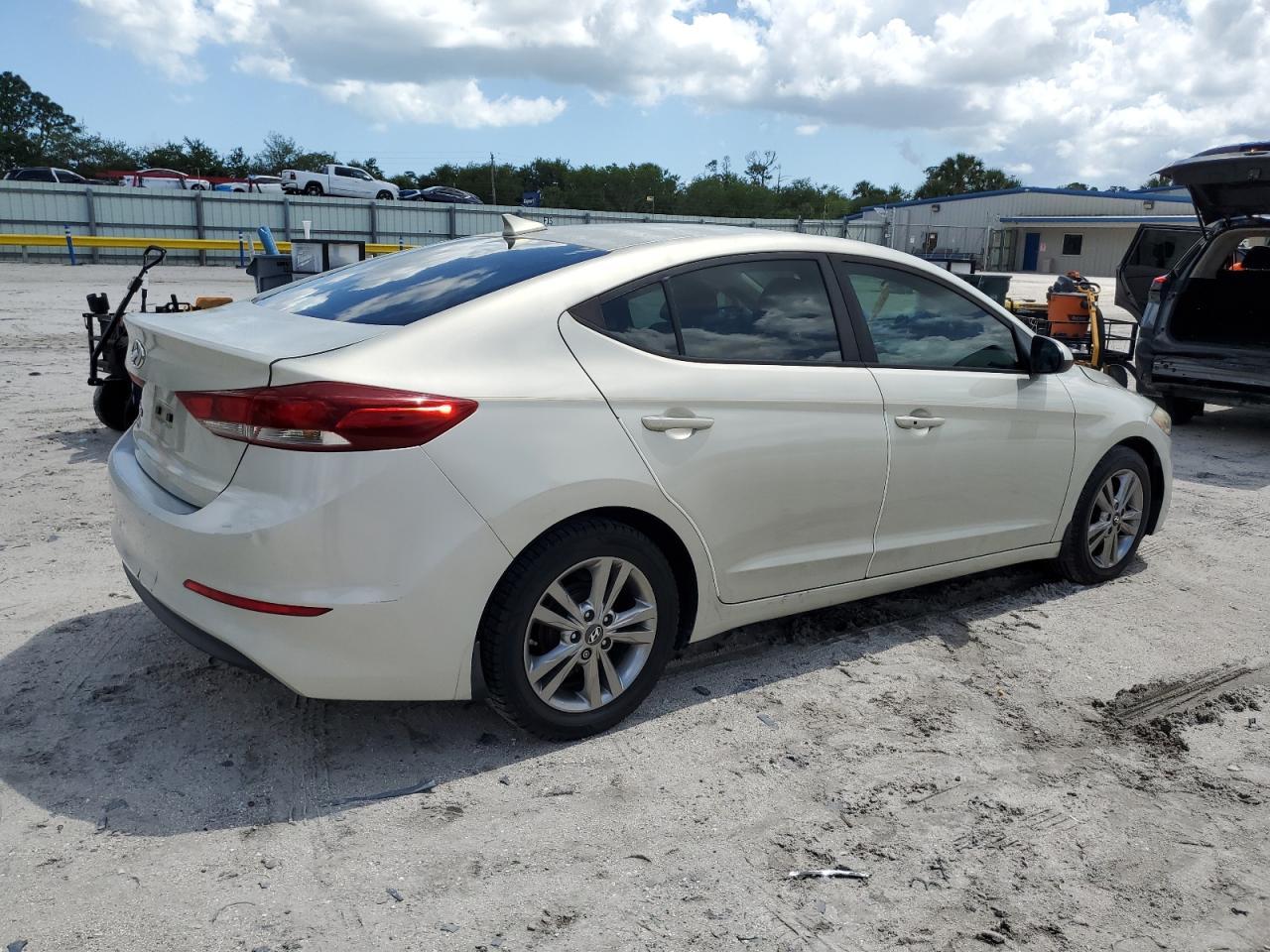 2017 HYUNDAI ELANTRA SE - Image 3
