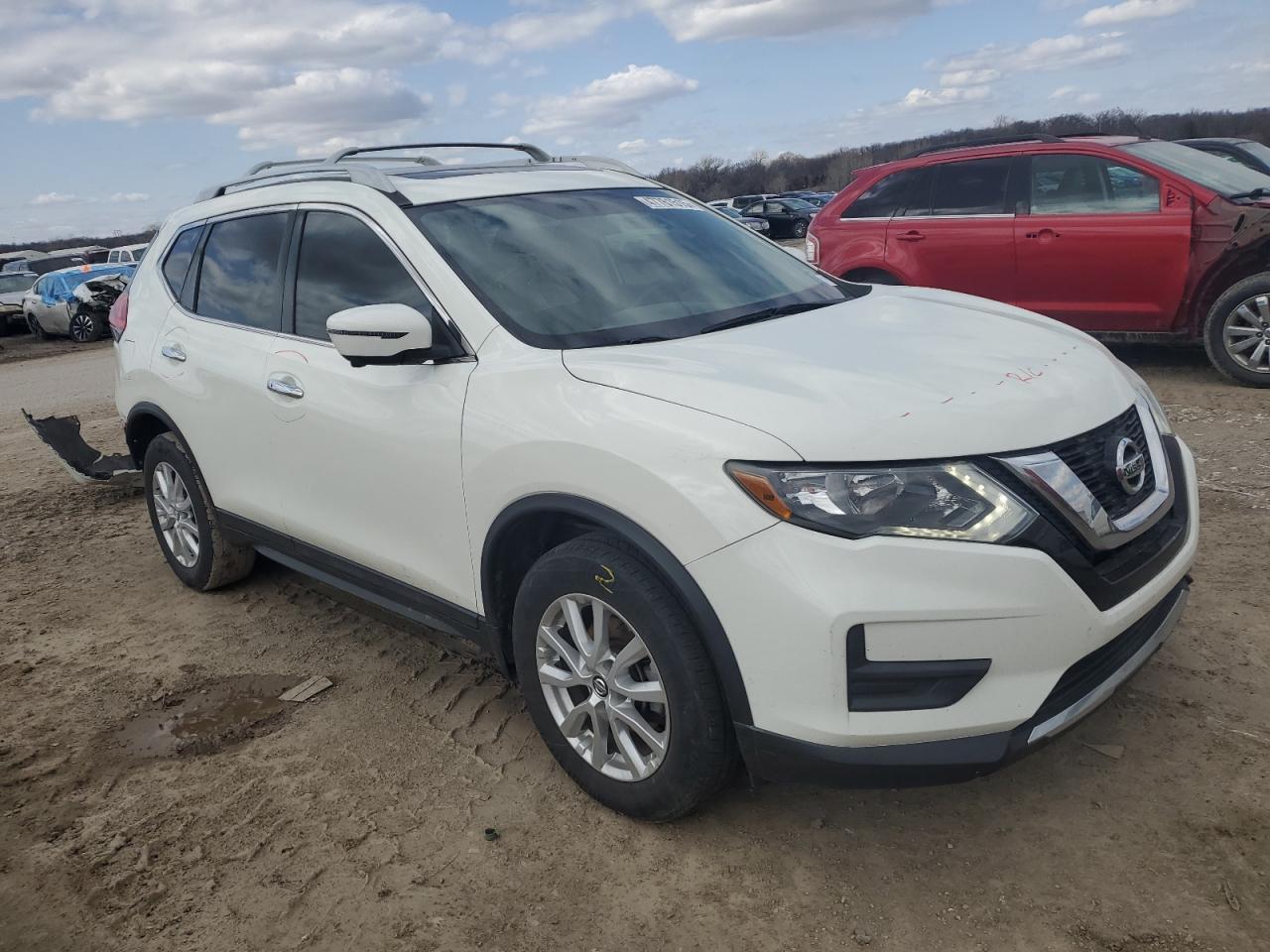 2017 NISSAN ROGUE SV - Image 4