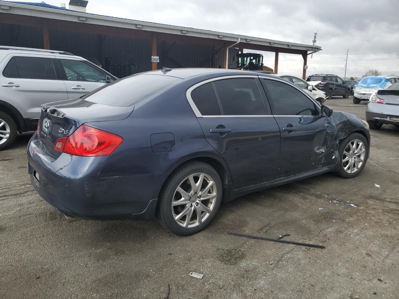 2011 INFINITI G37 - Image 3