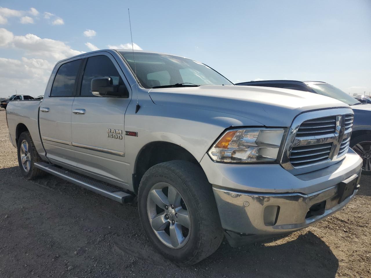 2015 RAM 1500 SLT - Image 4