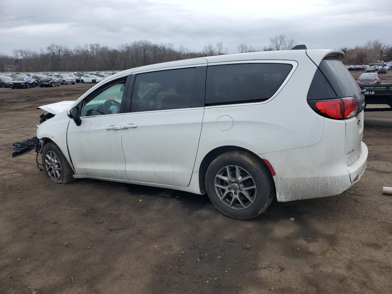 2022 CHRYSLER VOYAGER LX - Фото 2