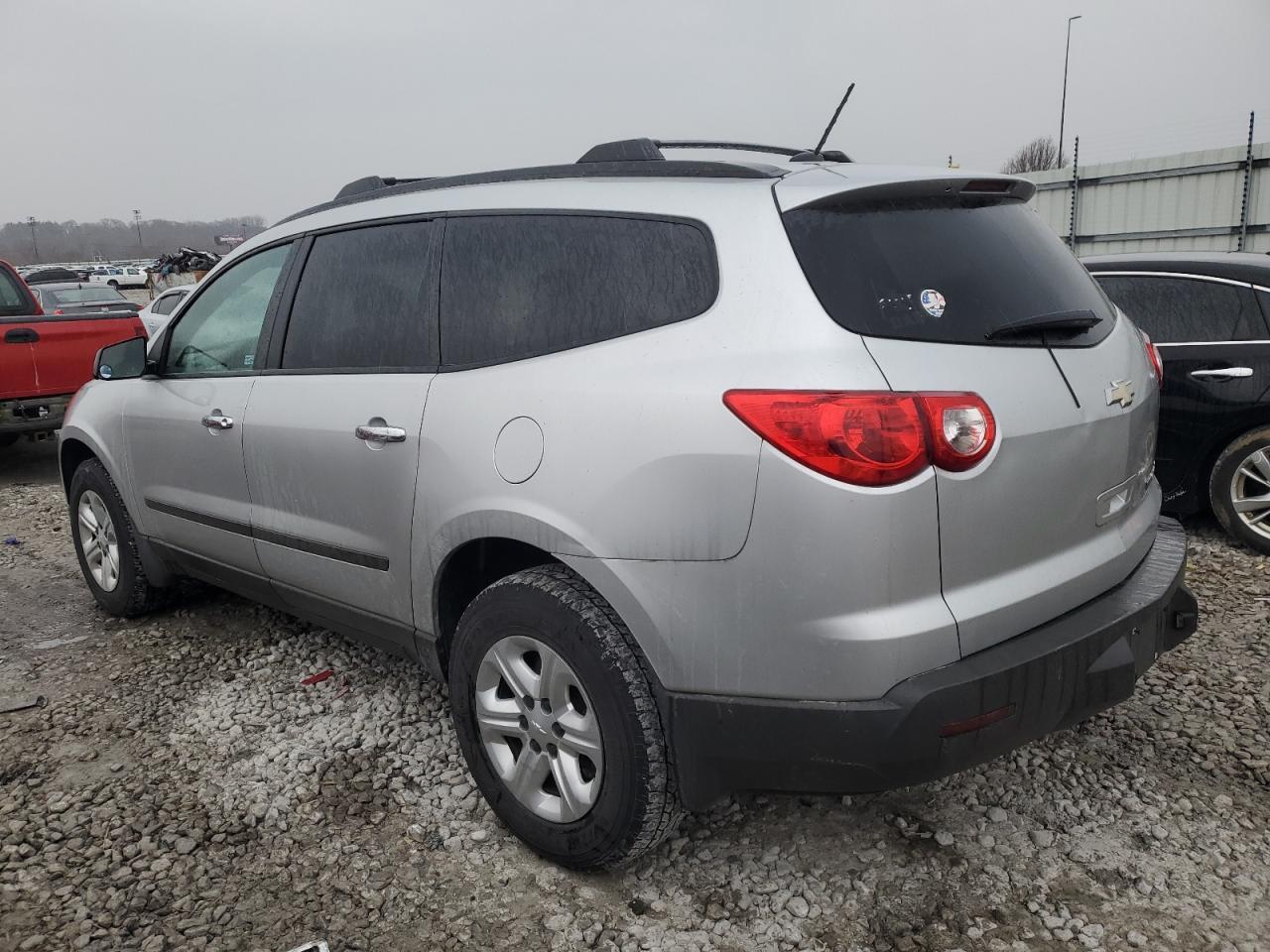 2012 CHEVROLET TRAVERSE L - Image 2