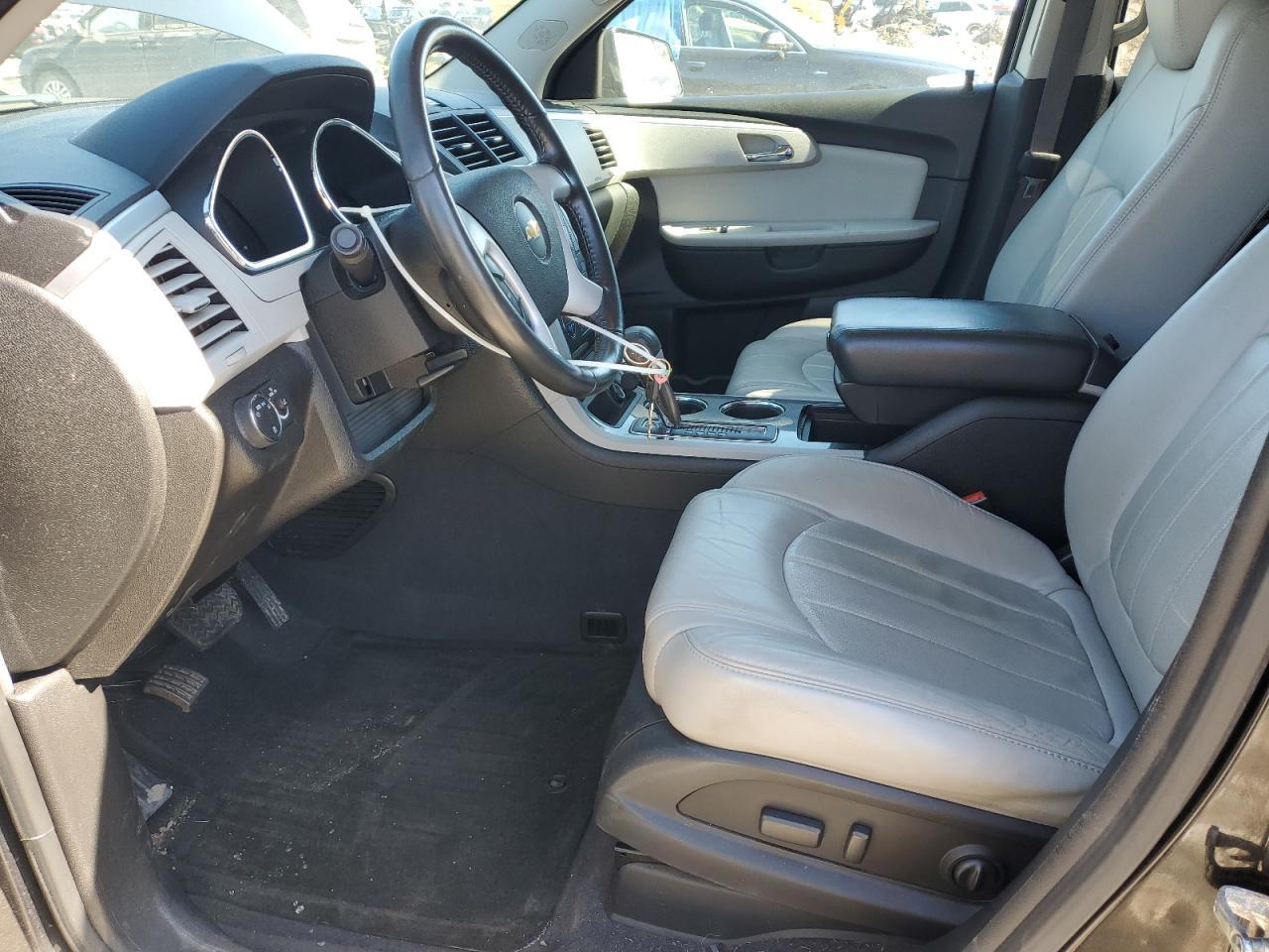 2011 CHEVROLET TRAVERSE L - Фото 7