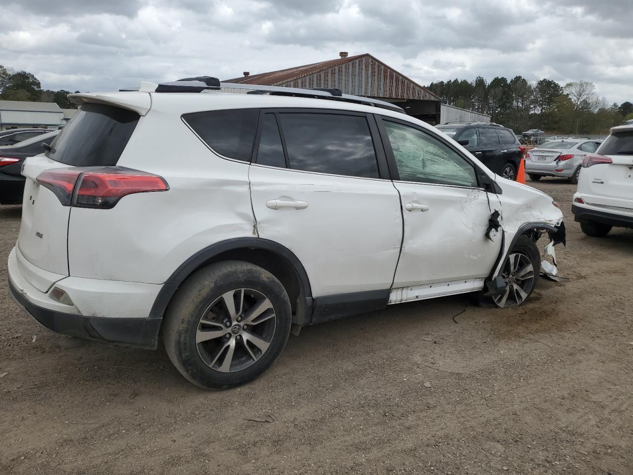 2017 TOYOTA RAV4 XLE - Image 3