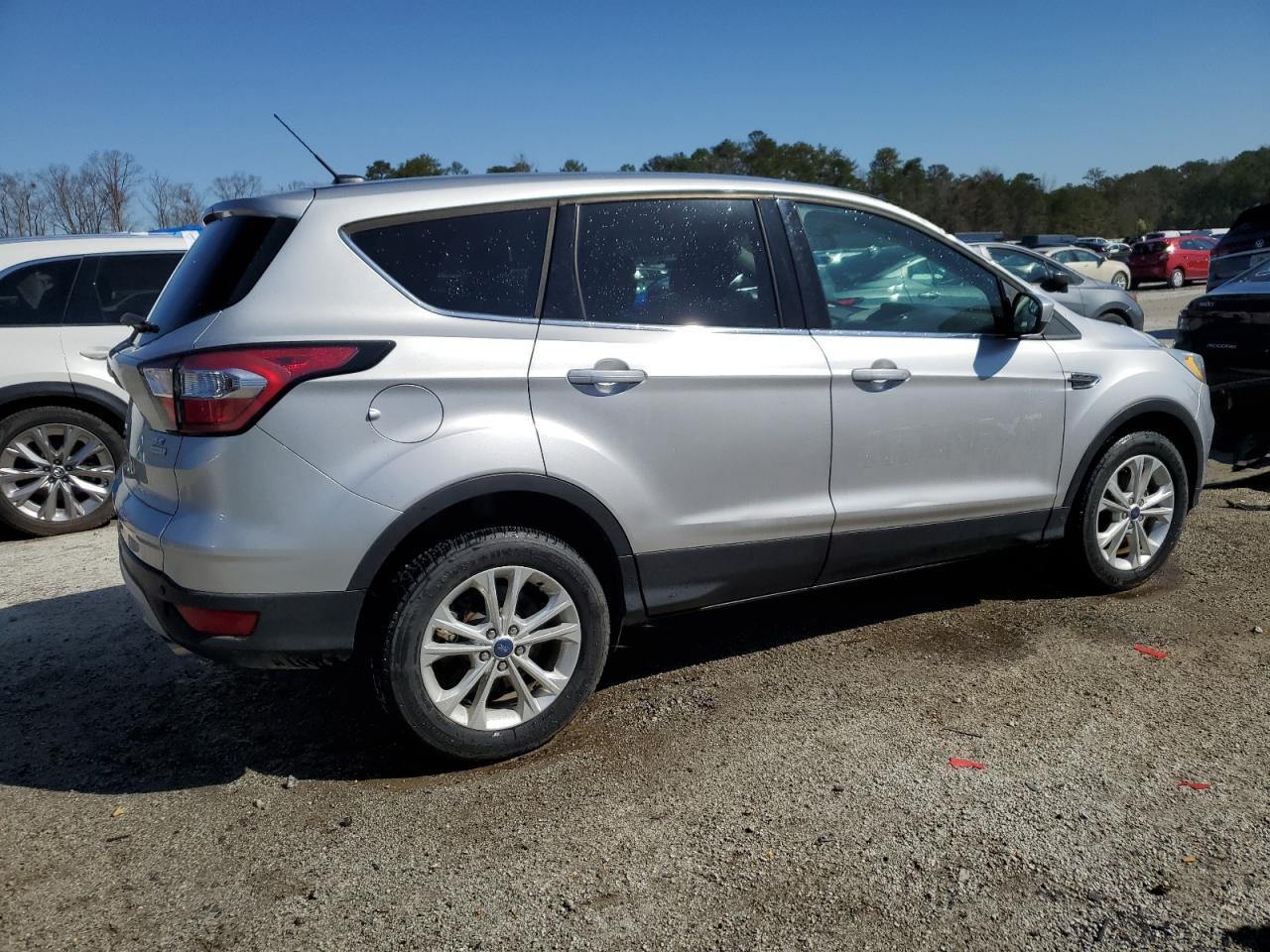2017 FORD ESCAPE SE - Фото 3