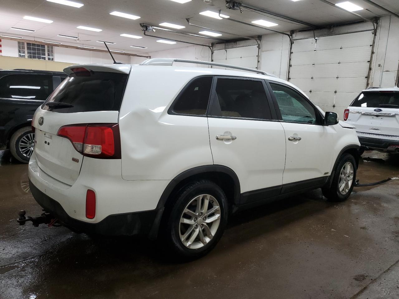 2014 KIA SORENTO LX - Image 3