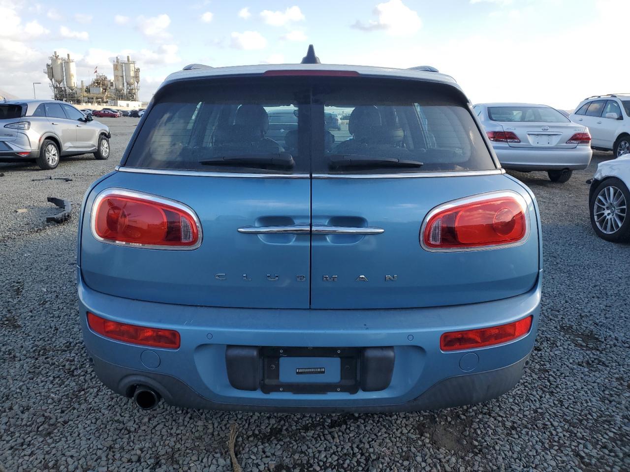2017 MINI COOPER CLU - Image 6