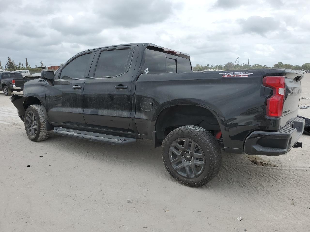 2024 CHEVROLET SILVERADO - Image 2
