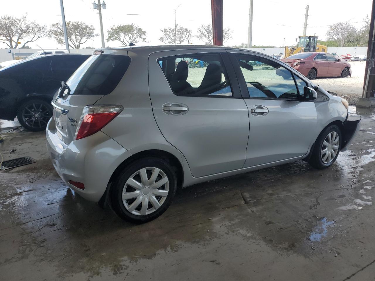2014 TOYOTA YARIS - Фото 3
