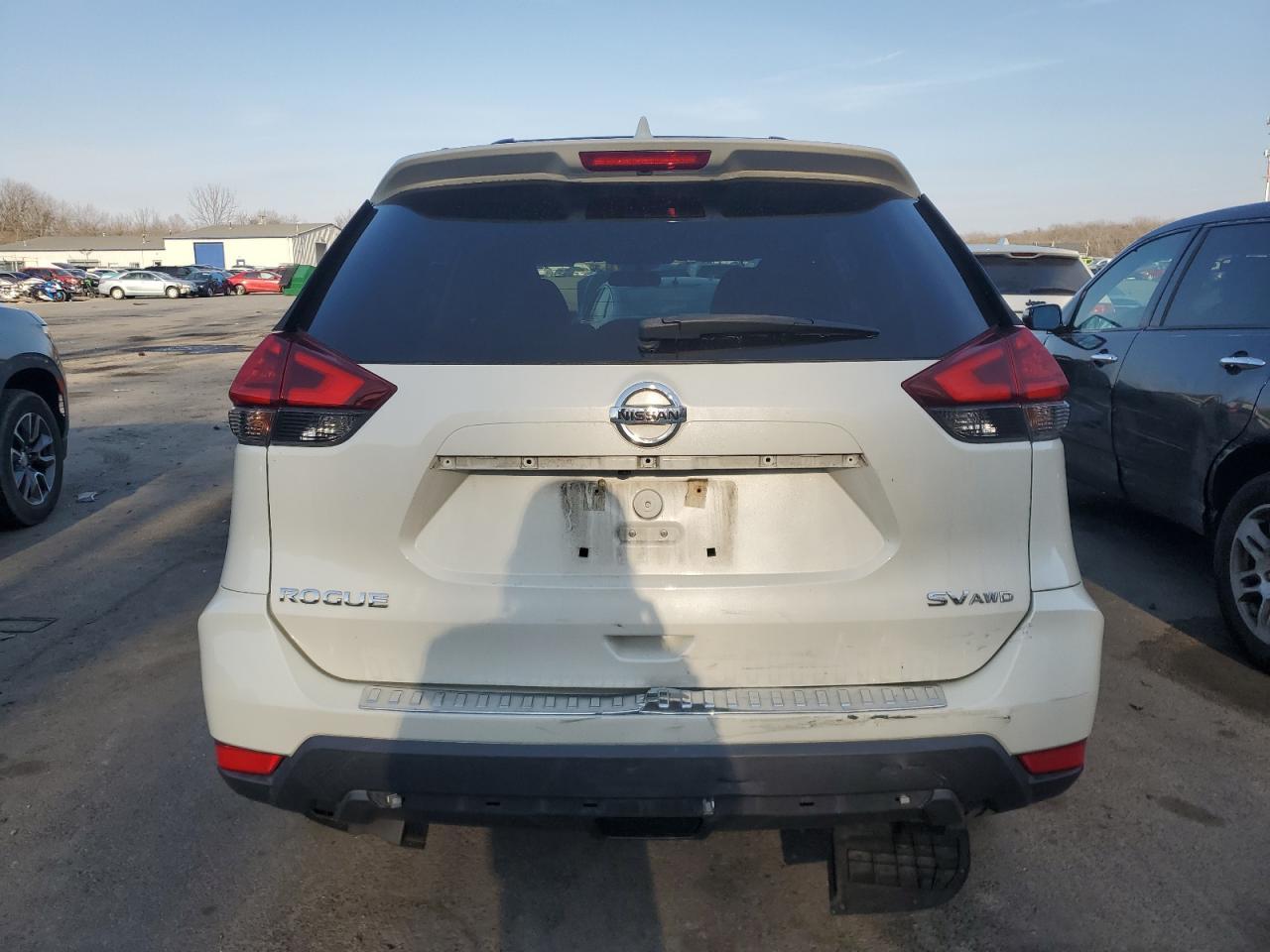 2017 NISSAN ROGUE SV - Image 6
