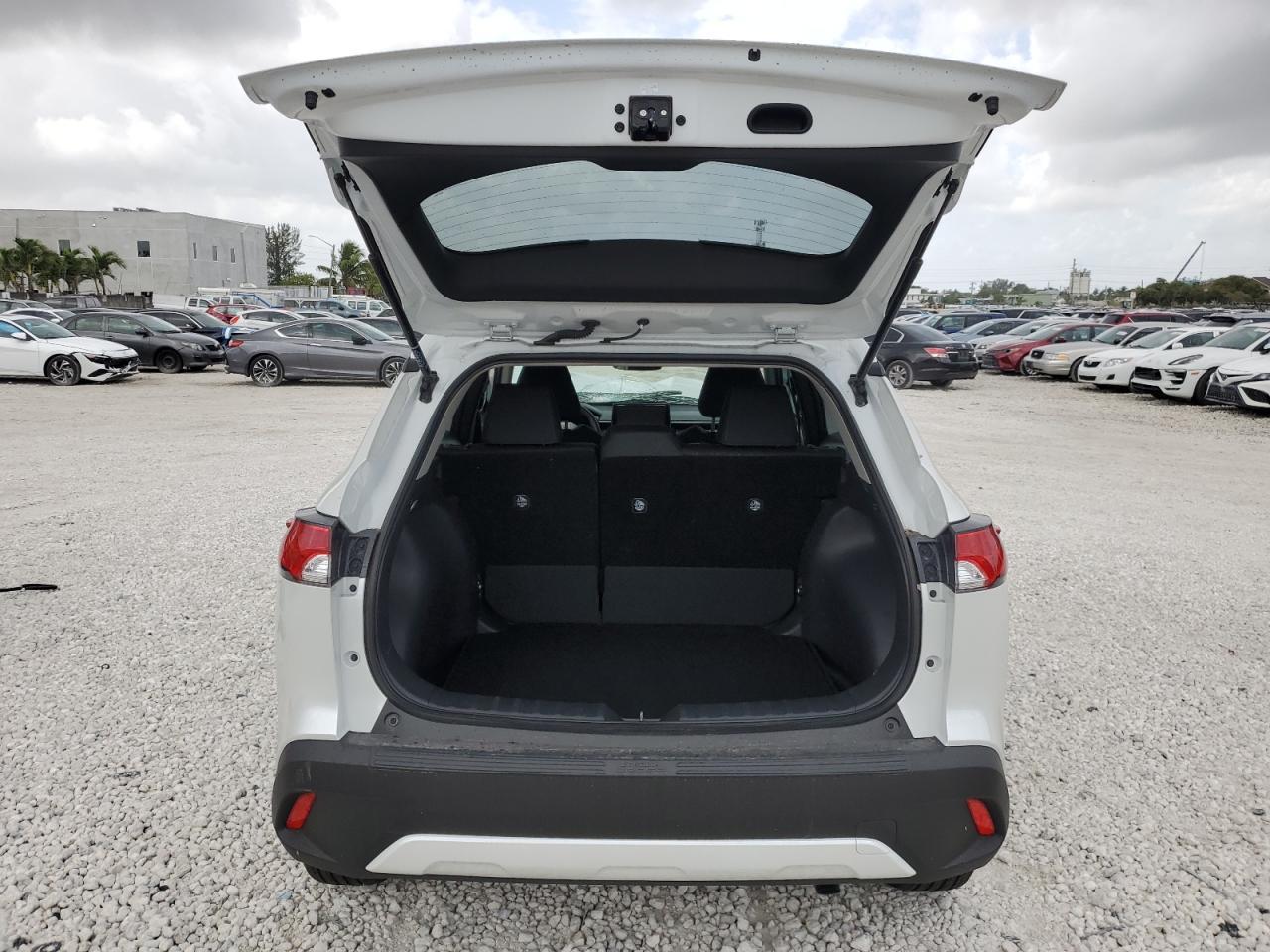 2024 TOYOTA COROLLA CR - Image 6