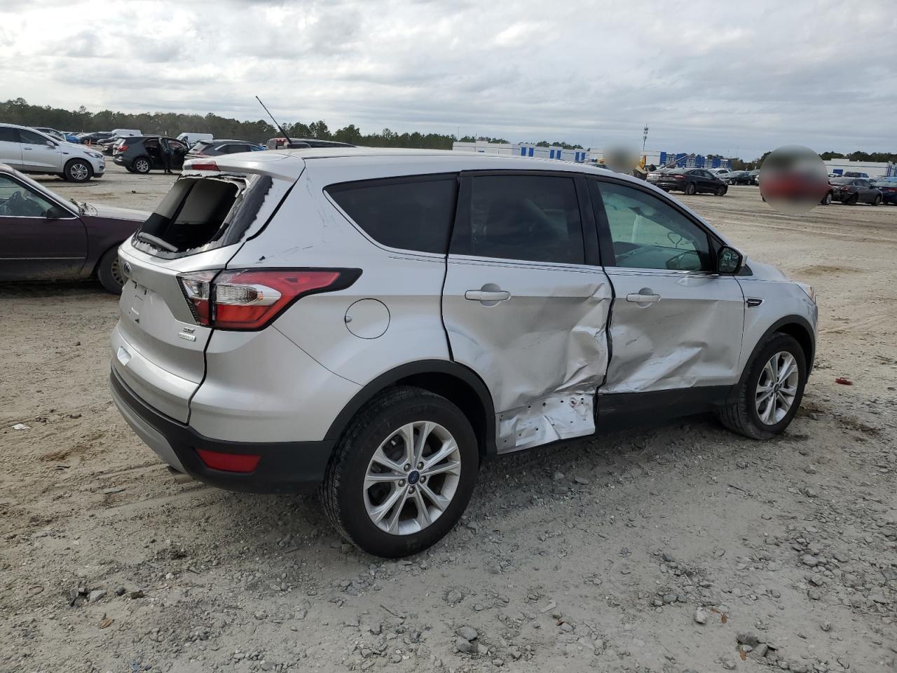 2017 FORD ESCAPE SE - Image 3