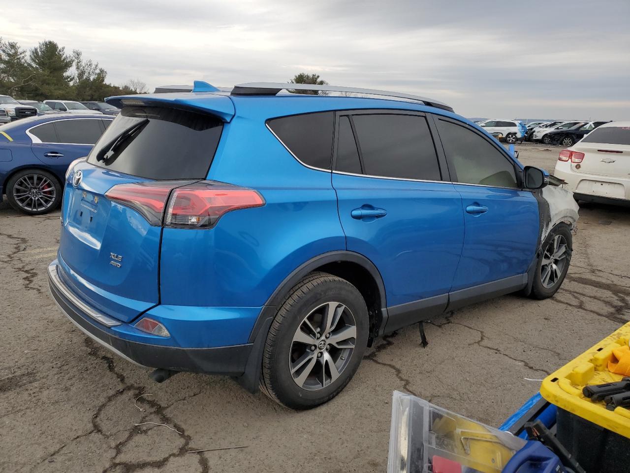 2017 TOYOTA RAV4 XLE - Image 3