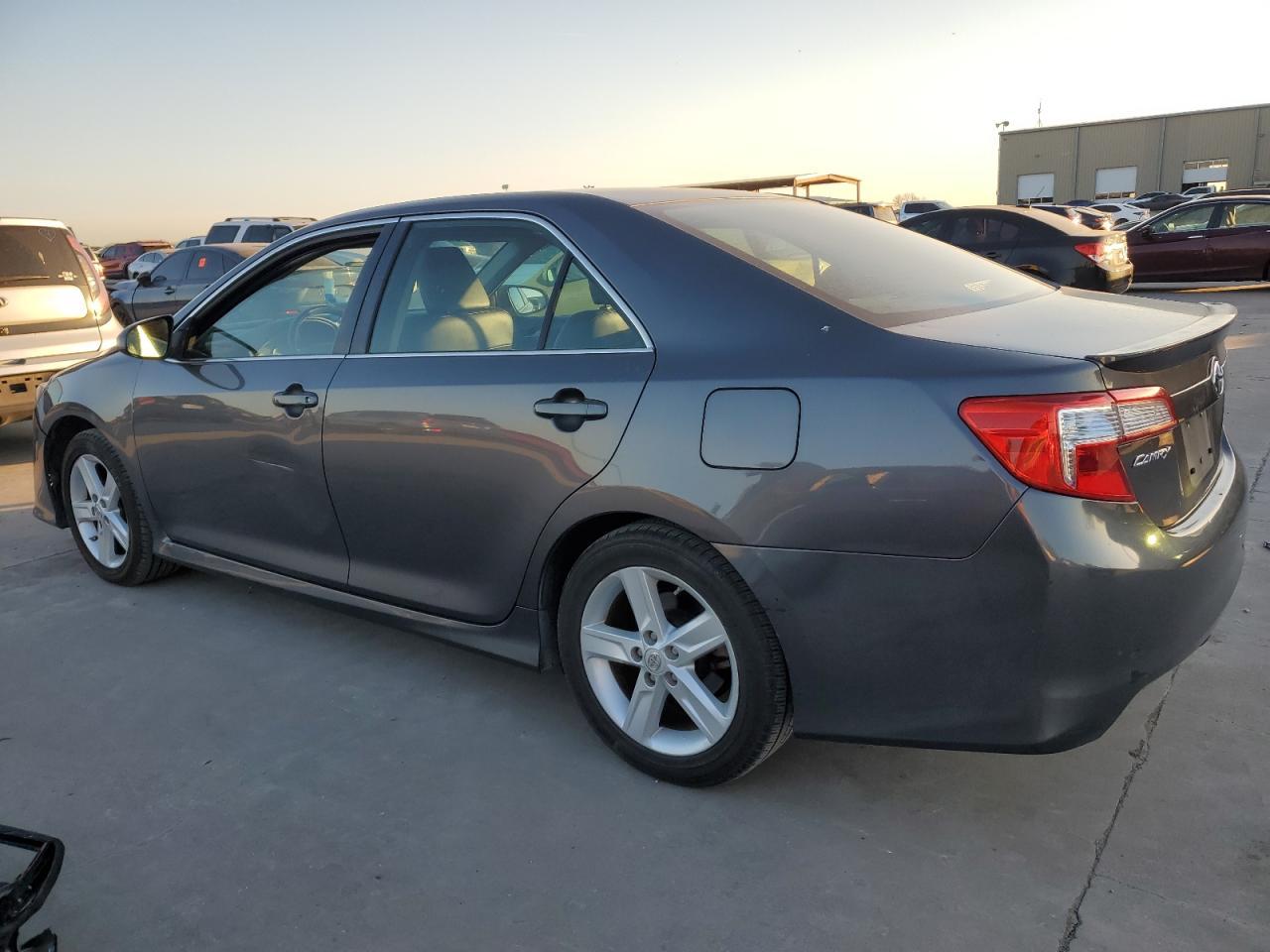 2013 TOYOTA CAMRY L - Фото 2