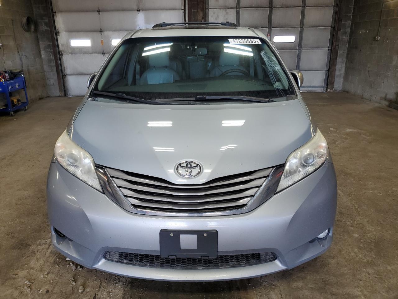 2015 TOYOTA SIENNA XLE - Фото 5