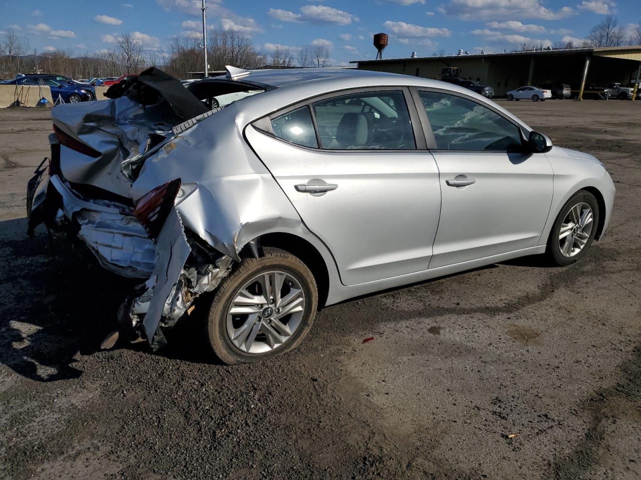 2019 HYUNDAI ELANTRA SE - Фото 3