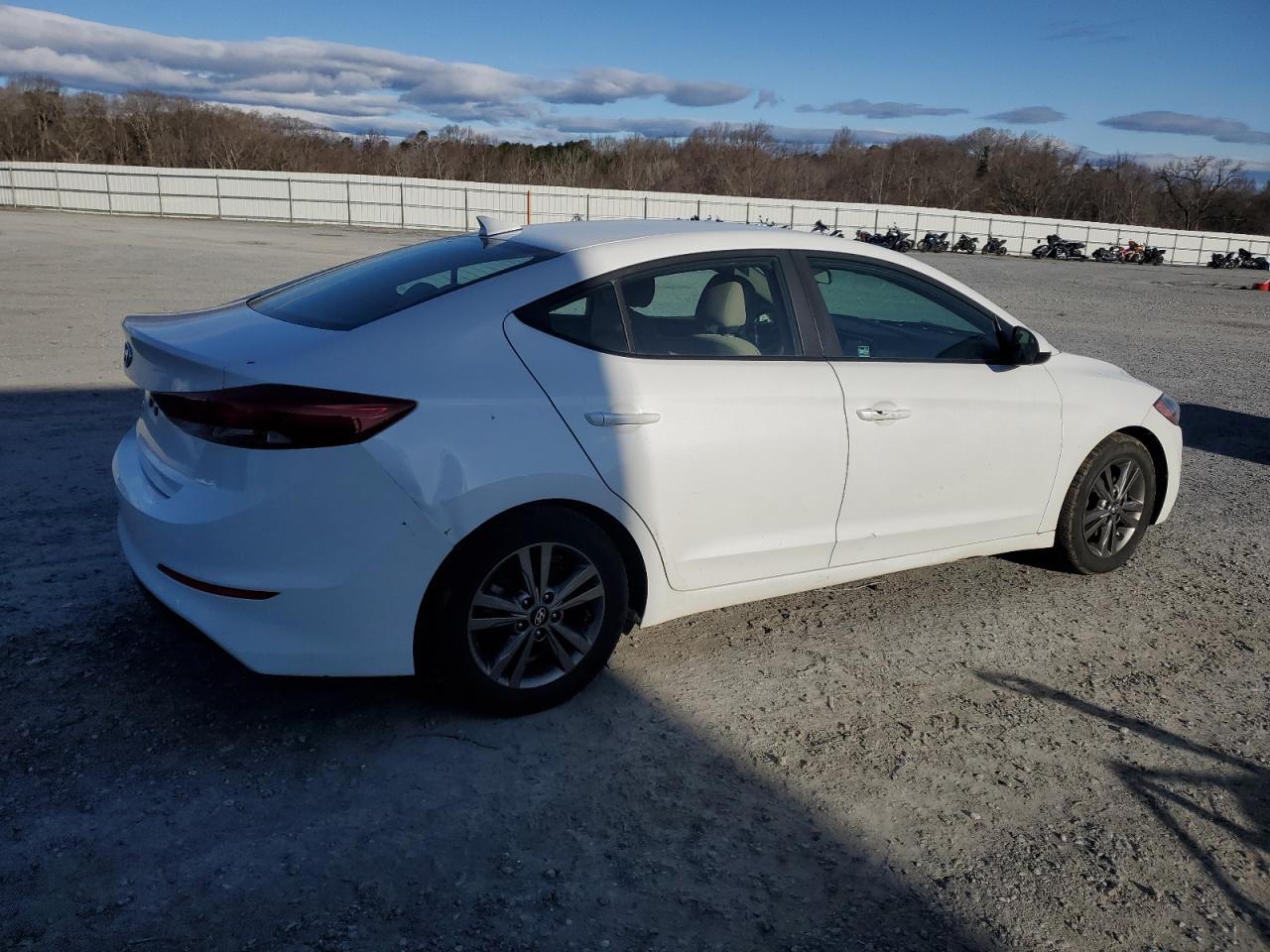 2018 HYUNDAI ELANTRA SE - Фото 3
