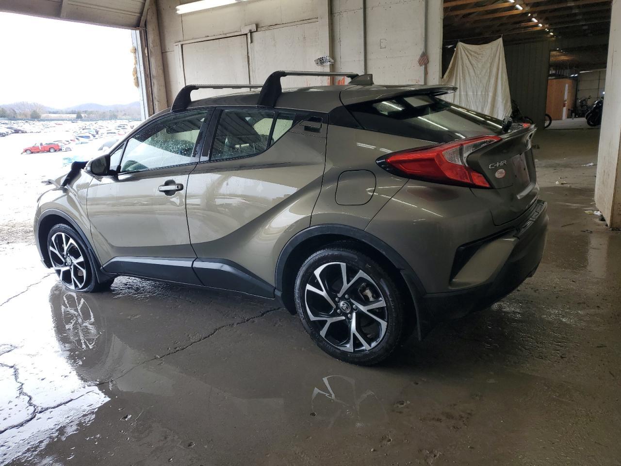 2021 TOYOTA C-HR XLE - Фото 2