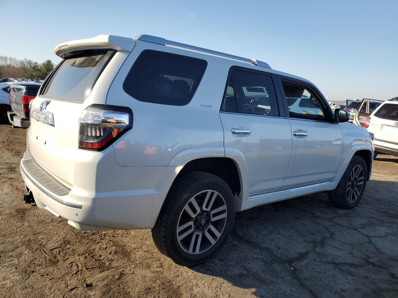 2020 TOYOTA 4RUNNER SR - Фото 3