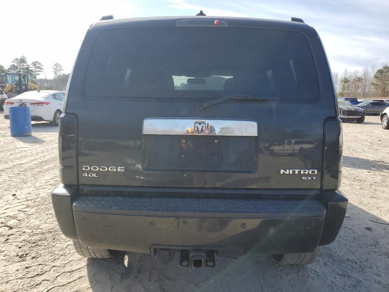 2010 DODGE NITRO SXT - Image 6