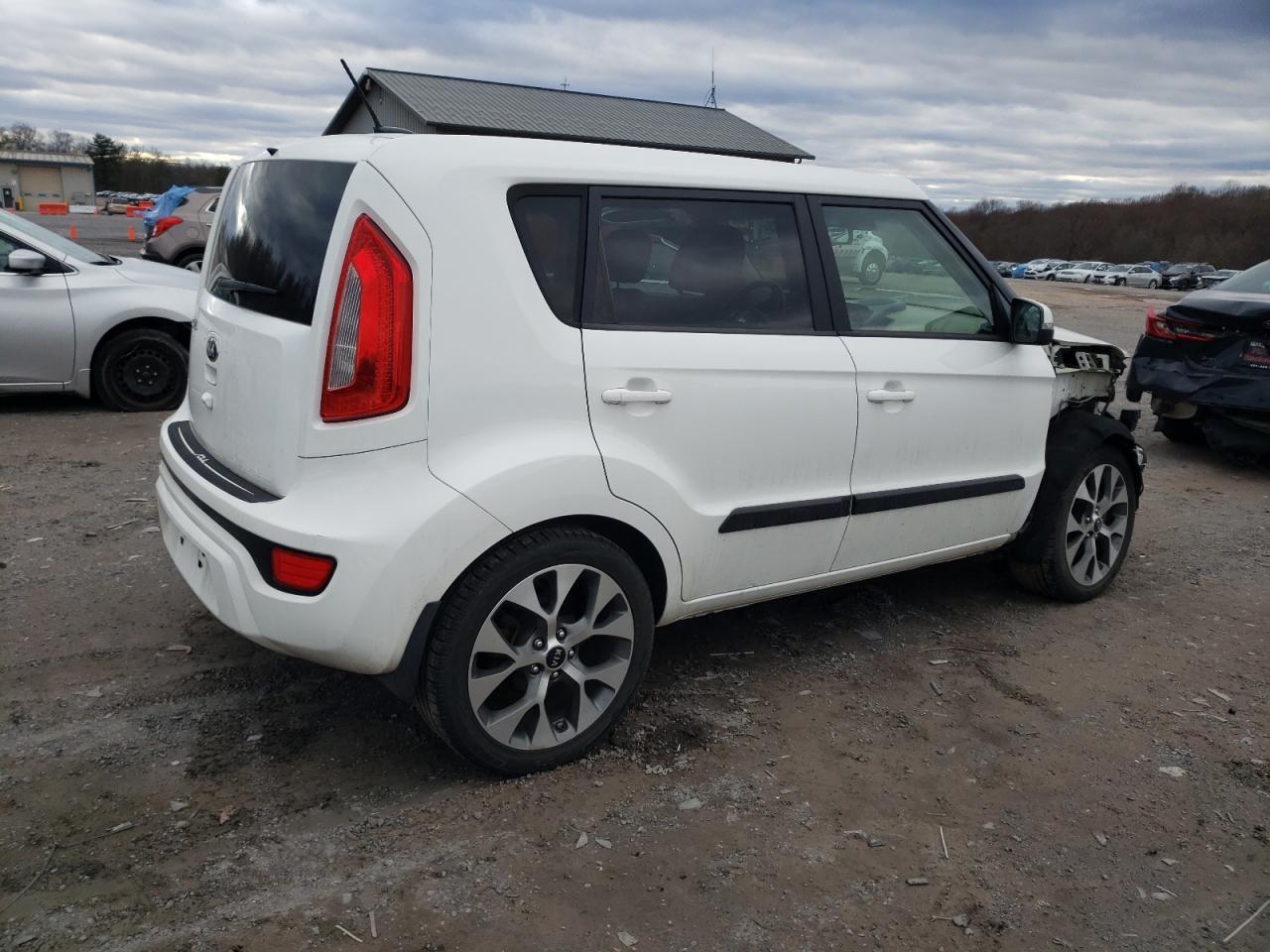 2013 KIA SOUL + - Image 3