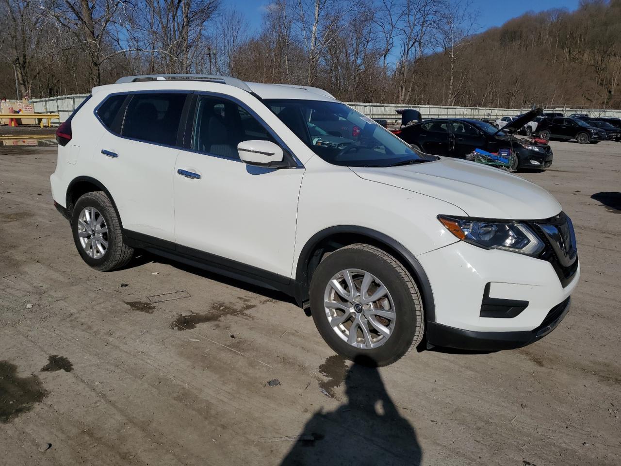 2017 NISSAN ROGUE SV - Image 4