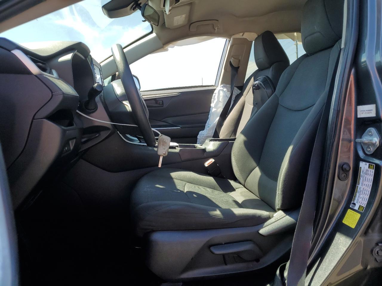 2021 TOYOTA RAV4 LE - Фото 7