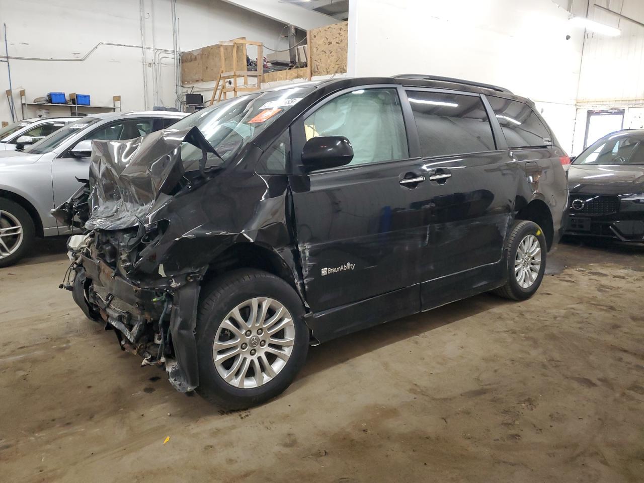 2011 TOYOTA SIENNA XLE