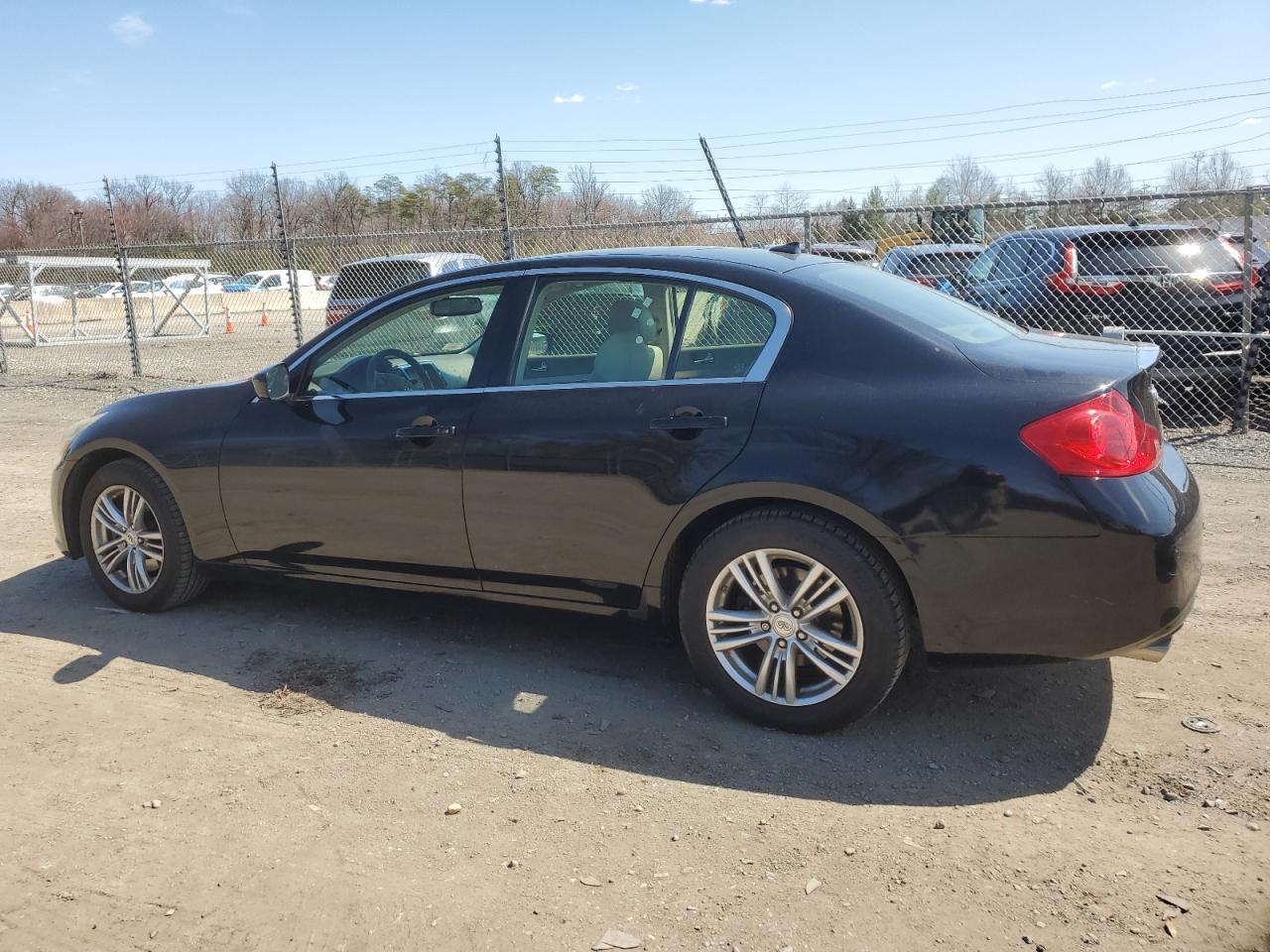 2012 INFINITI G37 - Image 2