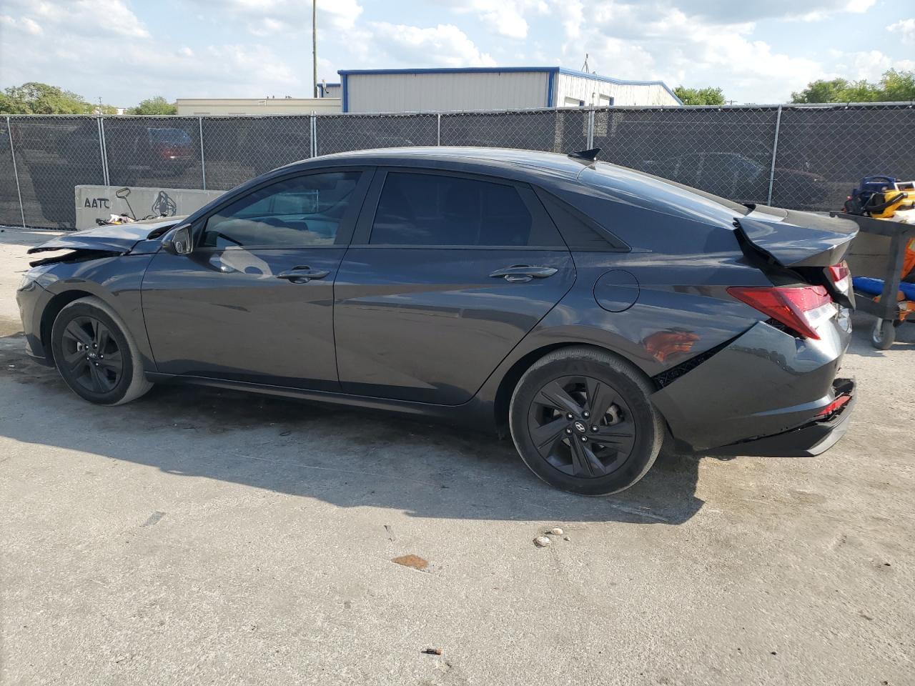 2022 HYUNDAI ELANTRA SE - Image 2