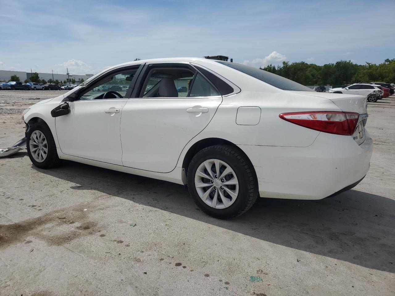 2015 TOYOTA CAMRY LE - Фото 2