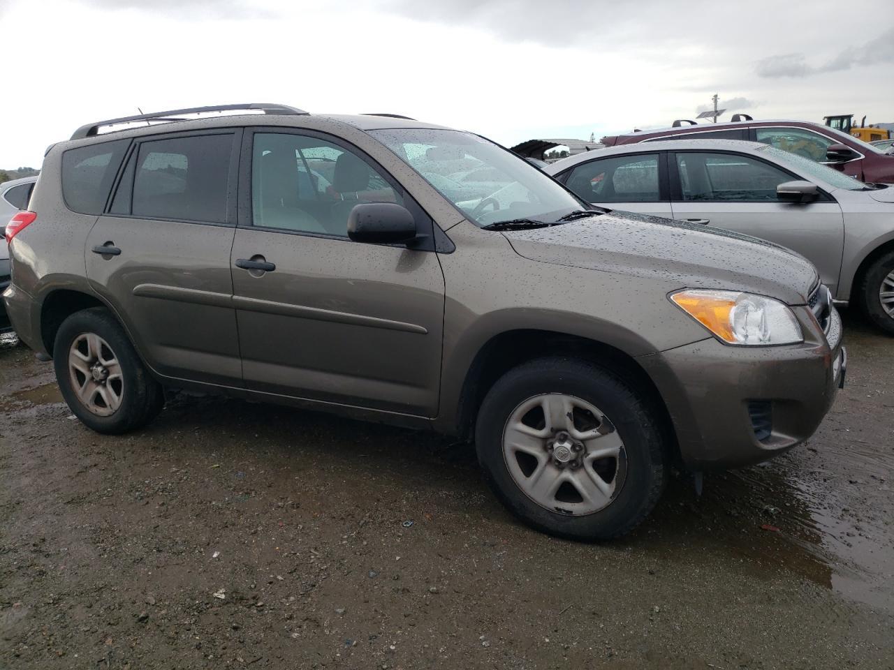 2011 TOYOTA RAV4 - Фото 4