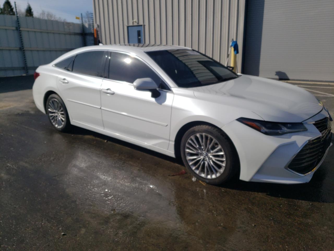 2019 TOYOTA AVALON XLE - Image 4