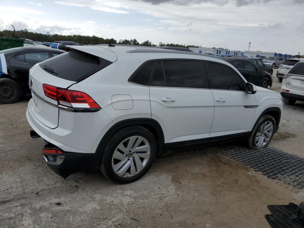 2022 VOLKSWAGEN ATLAS CROS - Фото 3