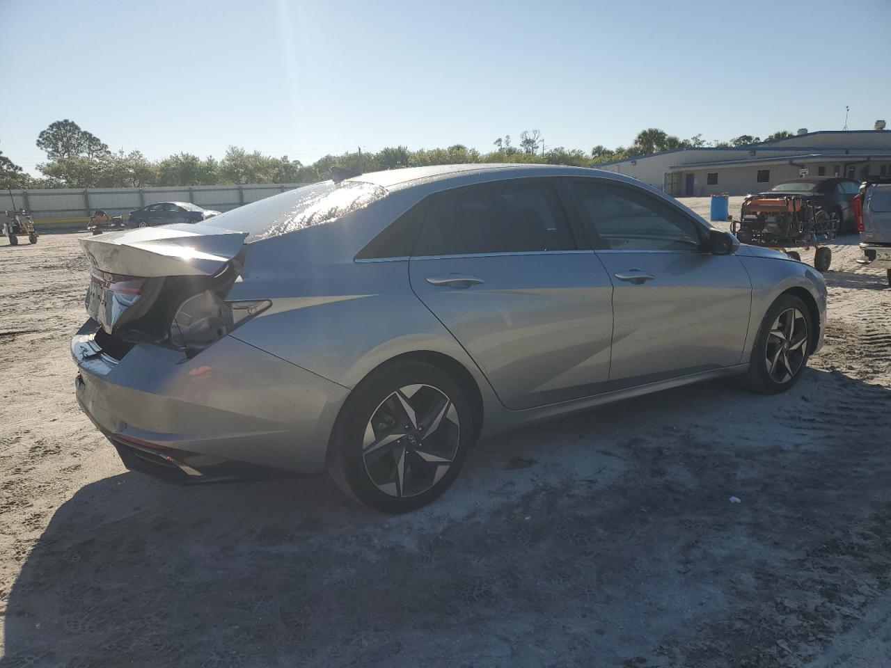 2022 HYUNDAI ELANTRA SE - Фото 3