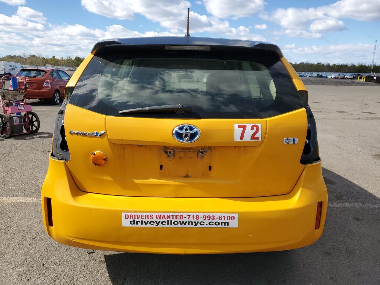 2016 TOYOTA PRIUS V - Фото 6