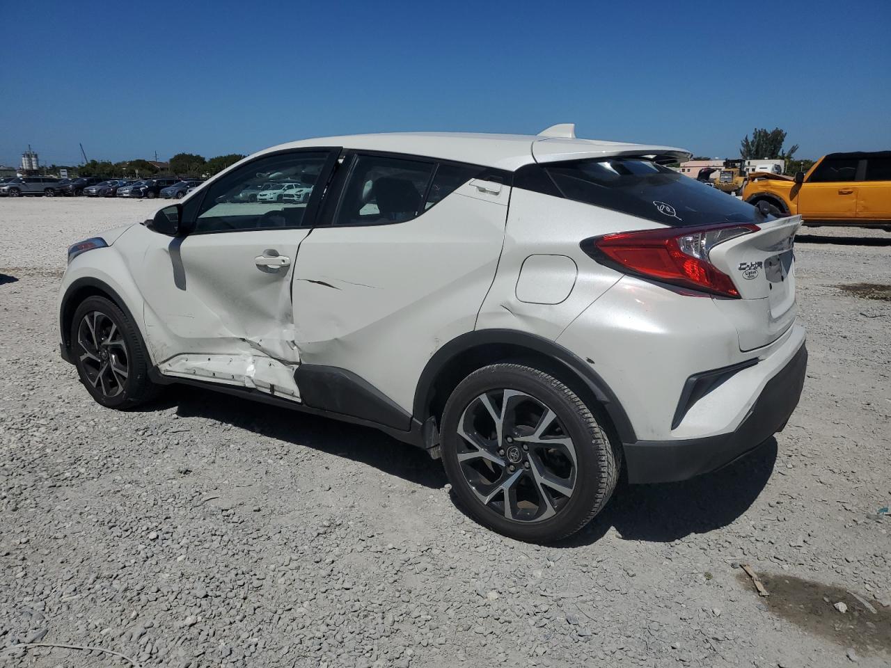2019 TOYOTA C-HR XLE - Фото 2