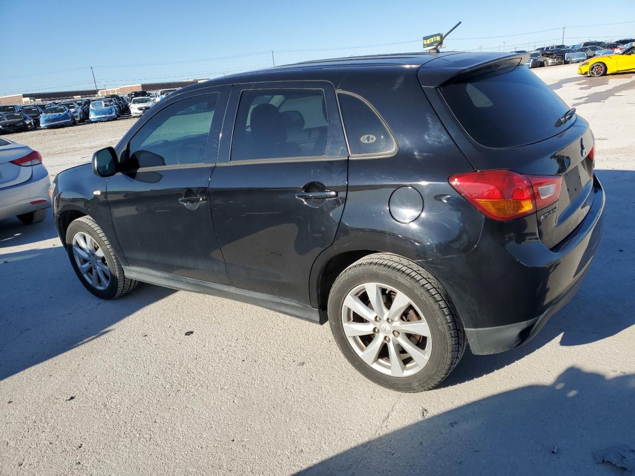 2015 MITSUBISHI OUTLANDER - Фото 2