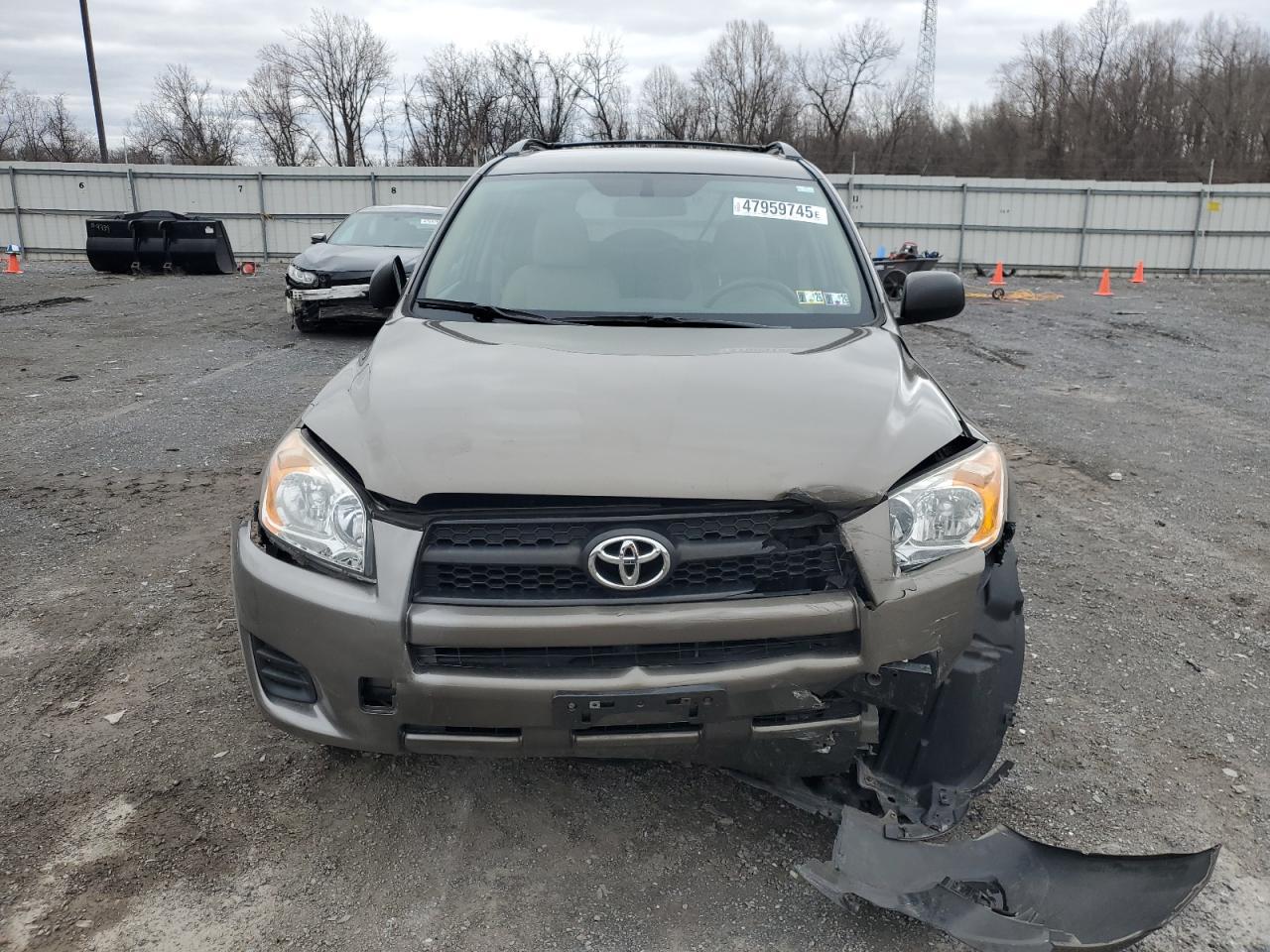 2011 TOYOTA RAV4 - Фото 5