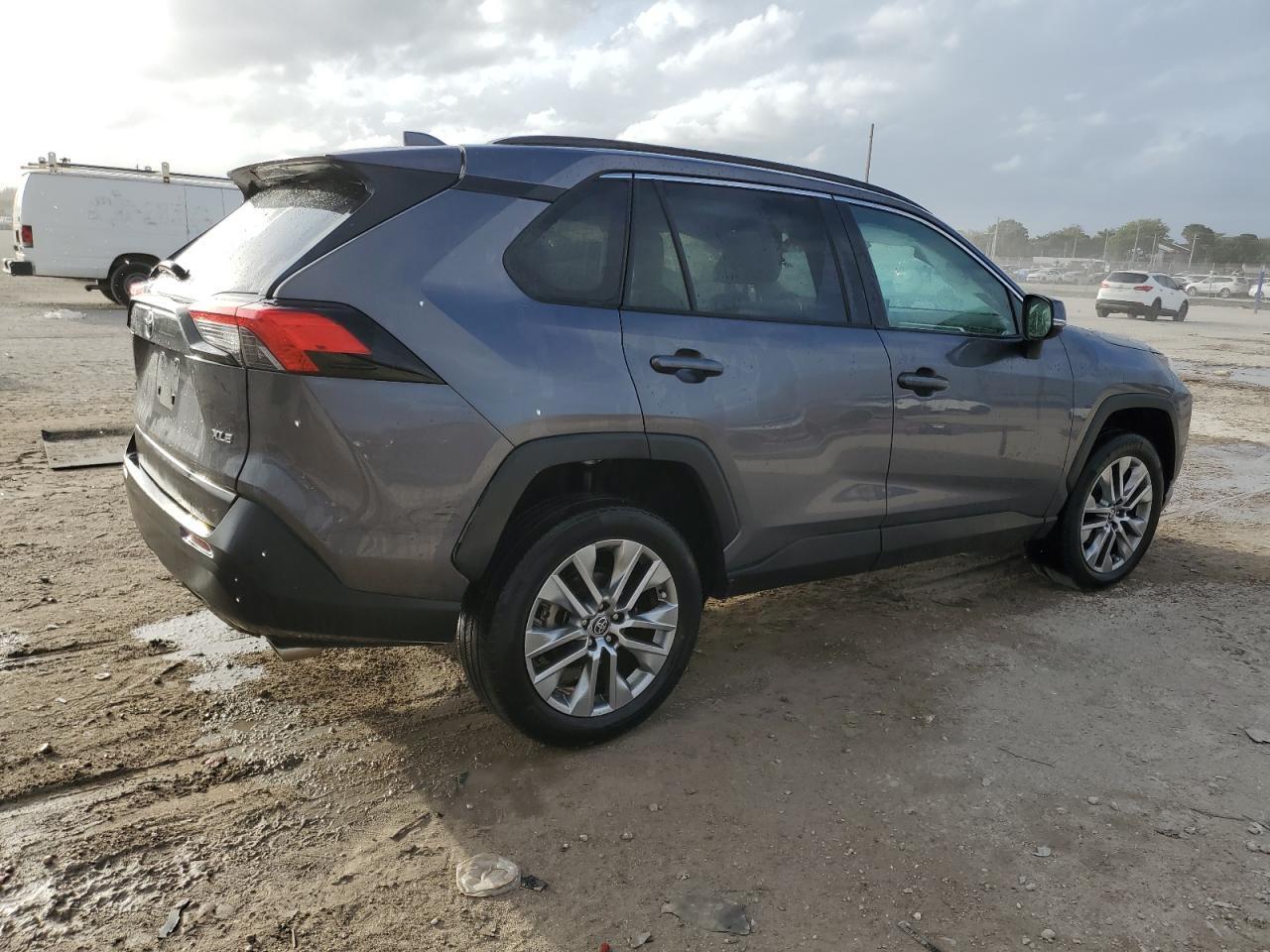 2022 TOYOTA RAV4 XLE P - Image 3